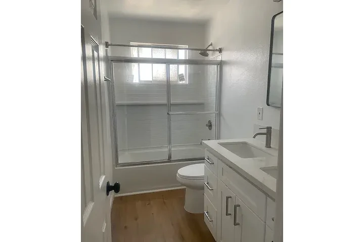 $1800 : Large 4bd 1bd @Huntington image 6