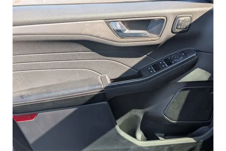 $19988 : Ford Escape Hybrid 2022 SEL image 10