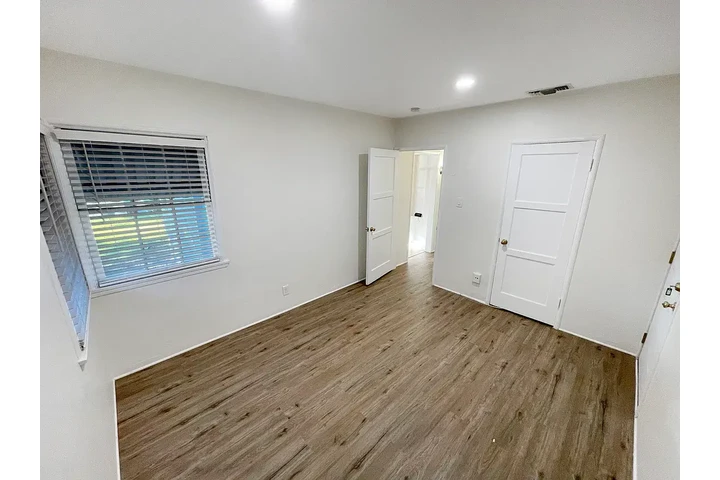 $1900 : House for rent—-Burbank, CA image 5