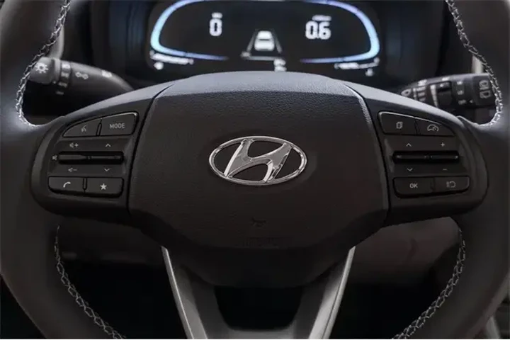 $20980 : Hyundai VENUE 2025 SEL 4dr C image 10