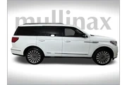 $38900 : Lincoln Navigator 2020 4x4 R thumbnail