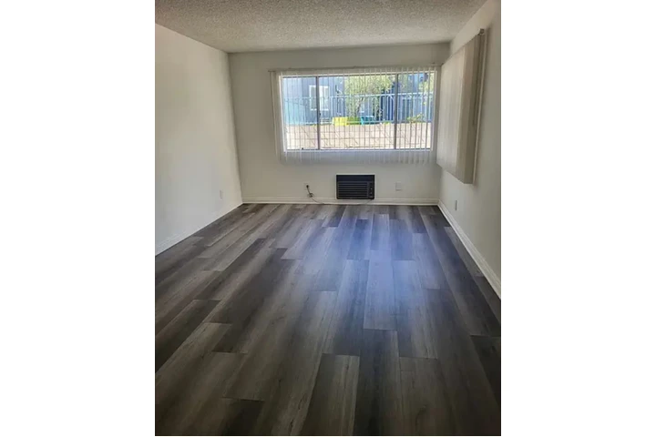 $1450 : 1 Bed Apartment for rent in LA image 4