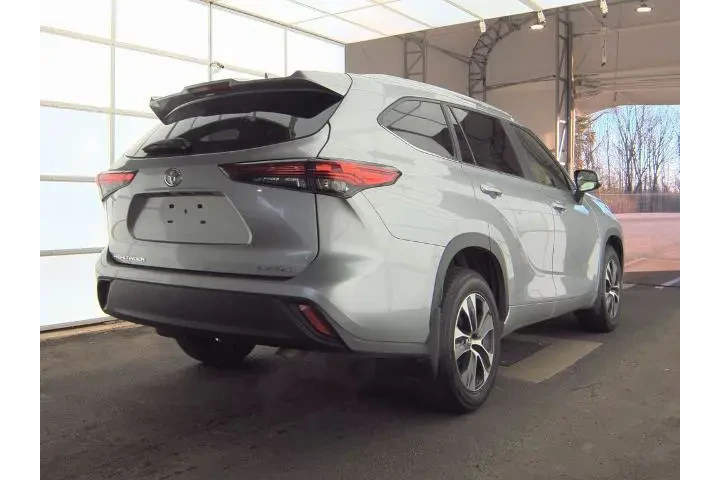 $31899 : Toyota Highlander 2023 AWD L image 2