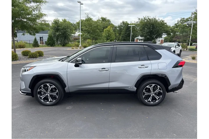 $56997 : 2025 RAV4 Plug-In Hybrid XSE image 10