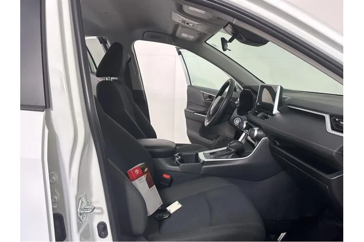 $28998 : Gold Certified2025 RAV4 LE image 5