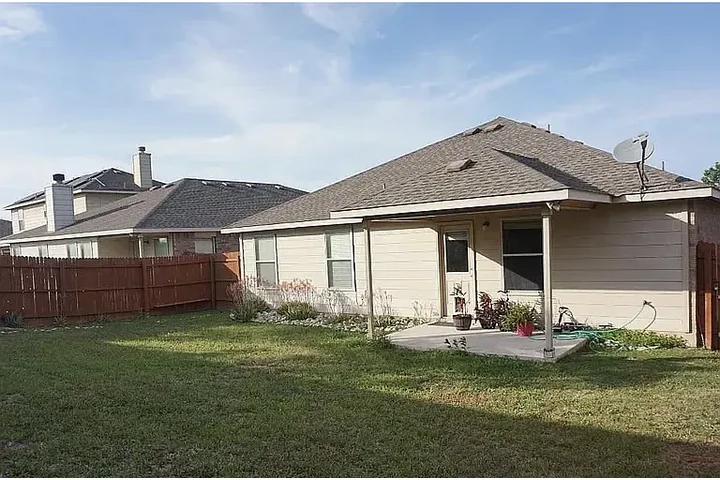 $1250 : HOUSE RENT AVAILABLE AUSTIN TX image 3