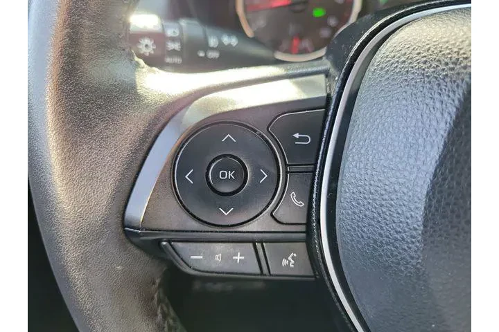 $29900 : Toyota RAV4 2021 XLE Premium image 5