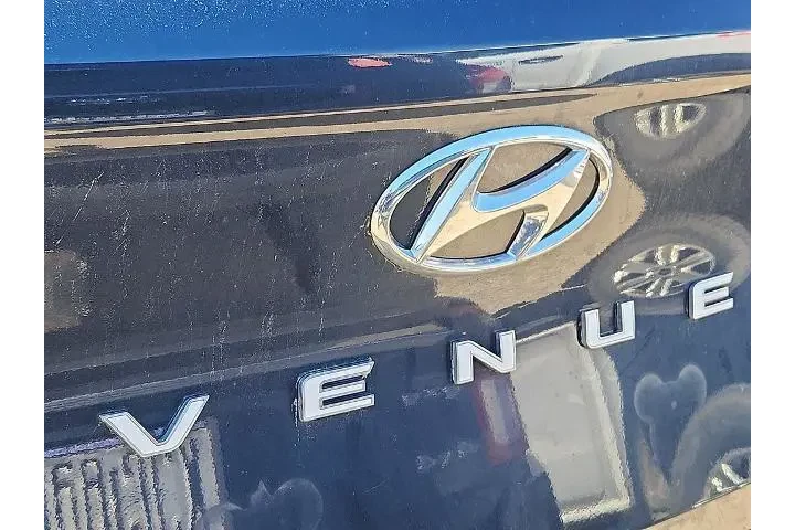 $19487 : Hyundai VENUE 2023 SEL 4dr C image 9