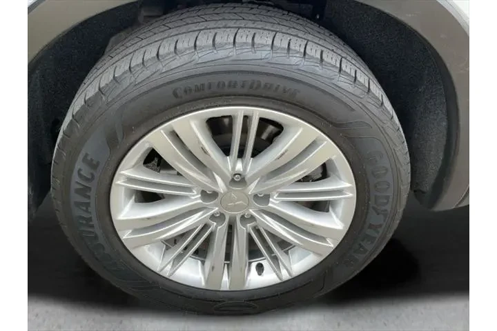 $22388 : Mitsubishi Outlander 2023 AW image 8