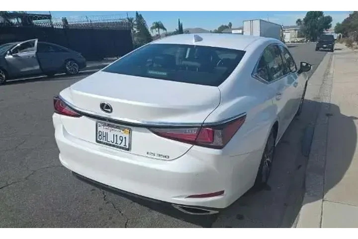 $31950 : Lexus ES 350 2019 F SPORT 4d image 3