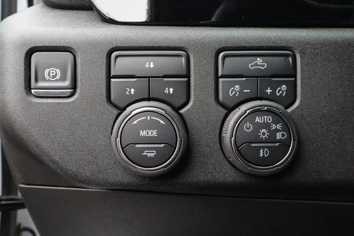 $59988 : 2025 Silverado 2500HD 4WD Cre image 10