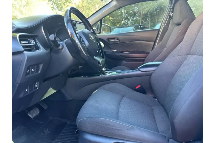 $12995 : 2018 C-HR XLE image 9