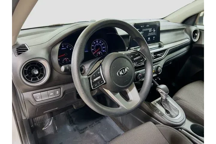 $12840 : Kia Forte 2020 FE 4dr Sedan image 9