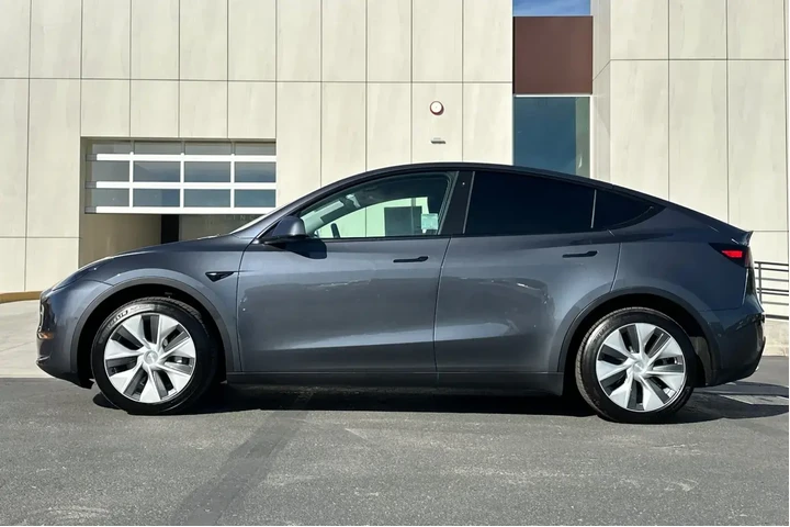 $30900 : Tesla Model Y 2022 AWD Long image 6