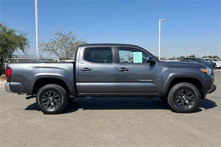 $31998 : Tacoma SR5 image 3