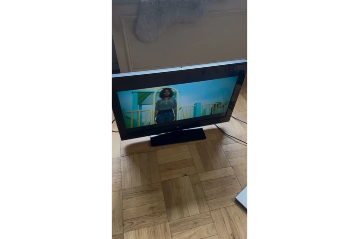 $60 : 📺LG 32” Full HD TV – Only $60 image 1