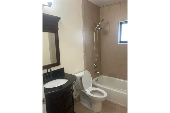 $1690 : Available 3 Bed & 2 Bath image 6