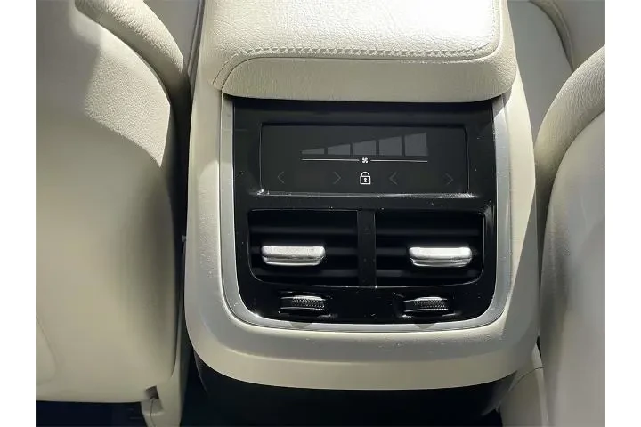 $23600 : Volvo XC60 2020 T5 Inscripti image 10