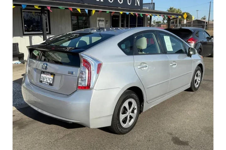 $12995 : 2014 Prius Three image 7