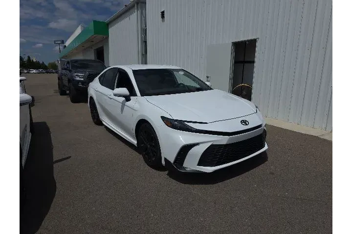 $32900 : Toyota Camry 2025 SE 4dr Sed image 1