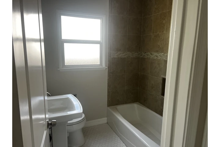 $4000 : CASA RENTA DOWNEY image 6