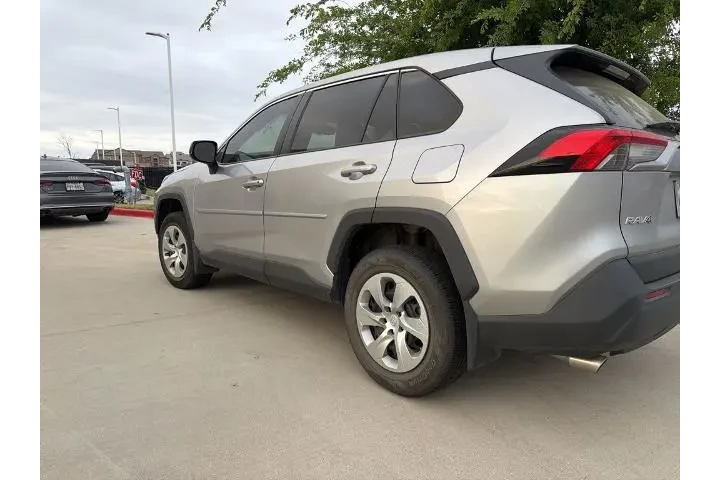 $25995 : Toyota RAV4 2022 LE 4dr SUV image 3