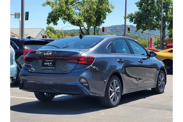 $19499 : 2023 Forte LXS image 5