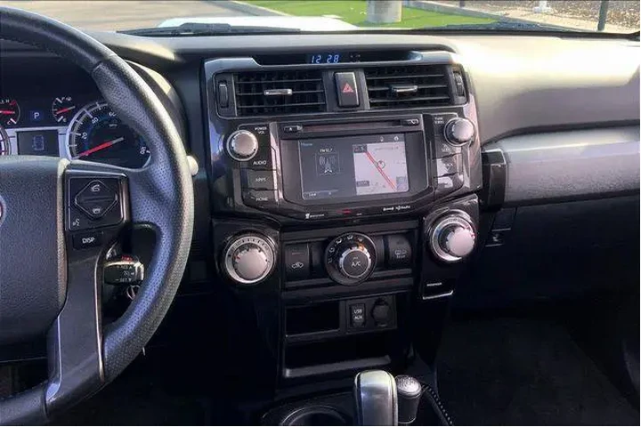 $29985 : Toyota 4Runner 2018 4x4 SR5 image 6