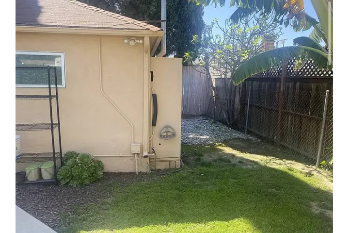 $950 : Couple This spacious 1-bedroom image 3