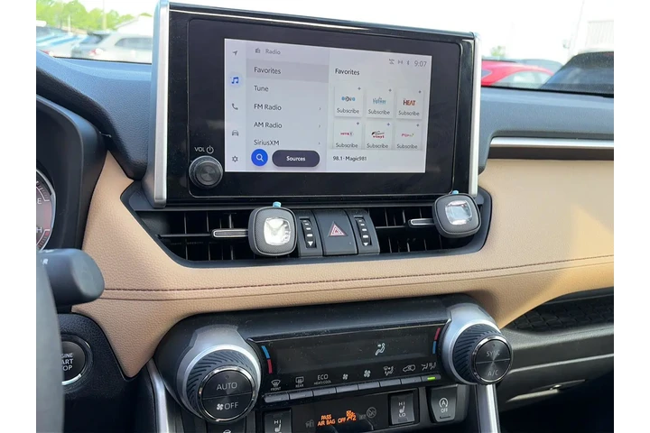 $30814 : Toyota RAV4 2023 XLE Premium image 6