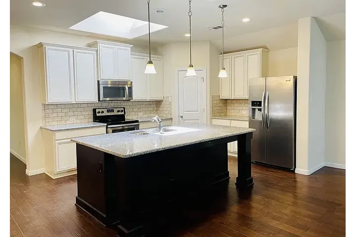 $1450 : HOUSE RENT IN FORT WORTH TX image 5