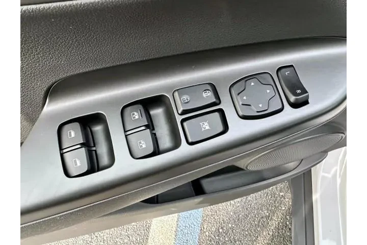 $20493 : Hyundai KONA 2023 AWD SEL 4d image 9