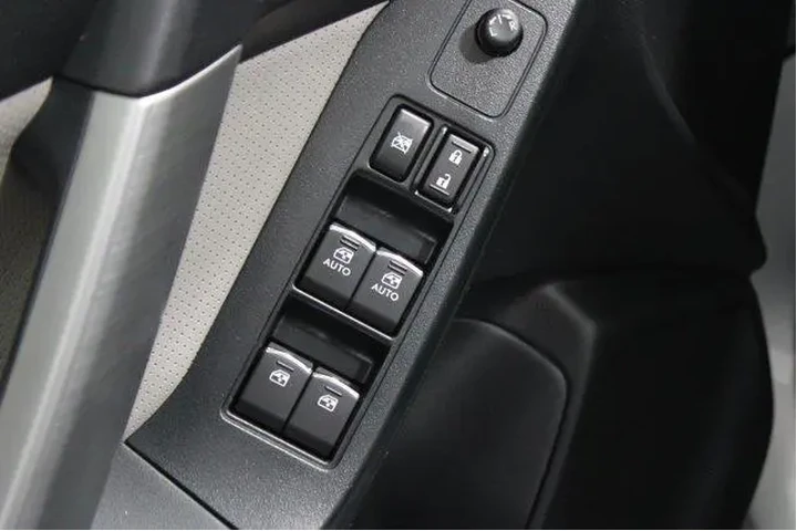 $24951 : Subaru Forester 2018 AWD 2.5 image 4