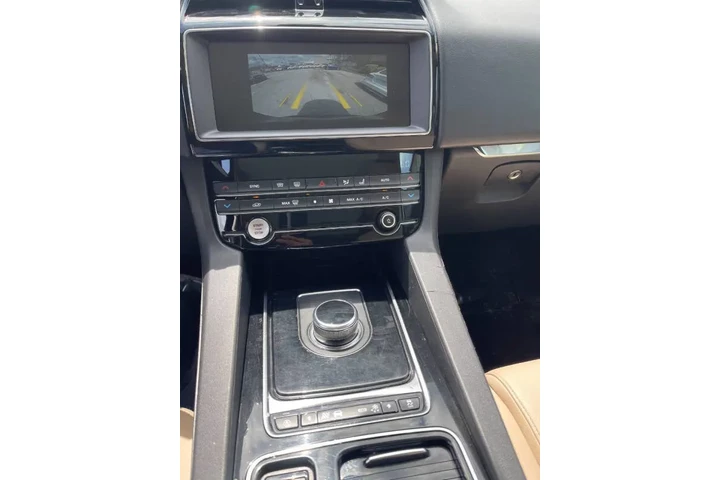 $13900 : 2020 F-PACE 25t Premium image 10