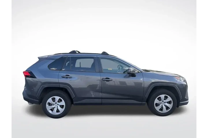 $14890 : Toyota RAV4 2019 LE 4dr SUV image 4