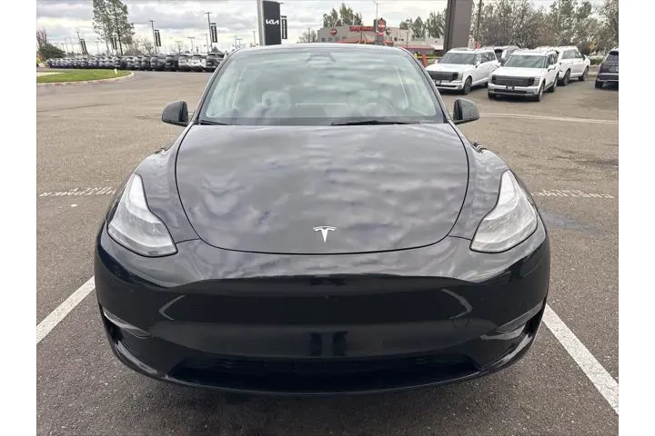 $39988 : Tesla Model Y 2024 AWD Long image 2
