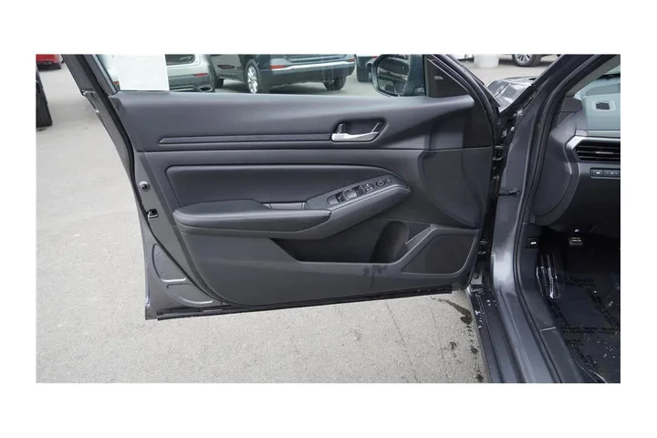 $19450 : 2024 Altima 2.5 SV image 10