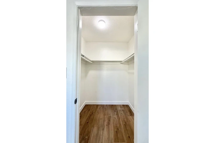 $1900 : 2 Bedroom apartment available image 9