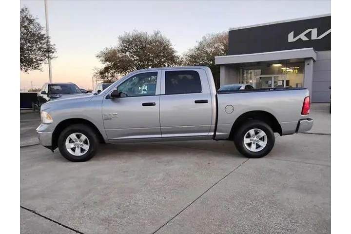 $33988 : Ram 1500 Classic 2023 4x4 SL image 2
