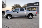 $33988 : Ram 1500 Classic 2023 4x4 SL thumbnail