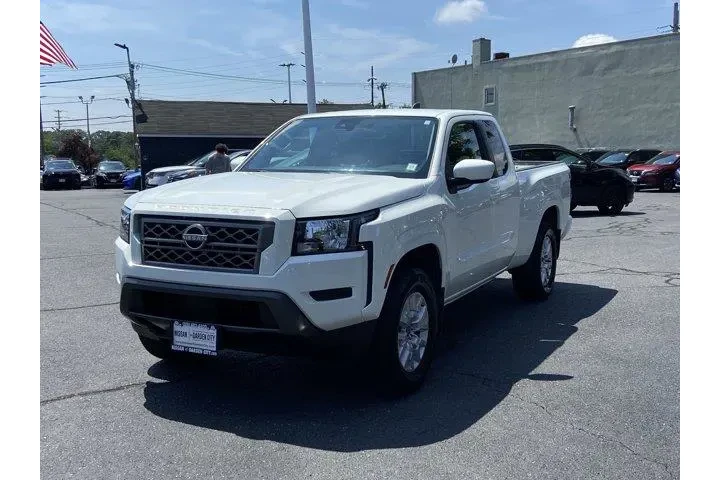 Nissan Frontier 2023 4x4 SV image 7