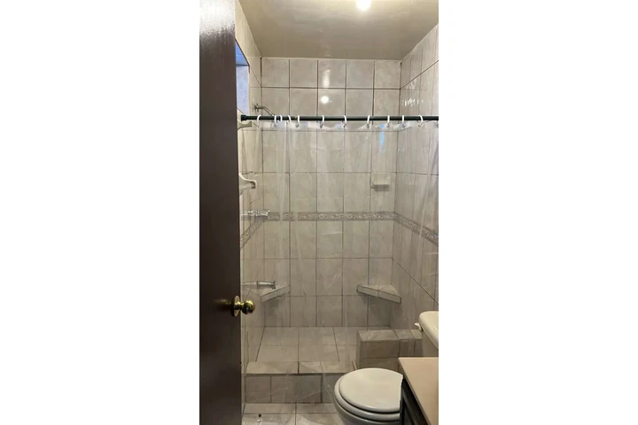 $650 : Casa 2rec 2baños serca garita image 4