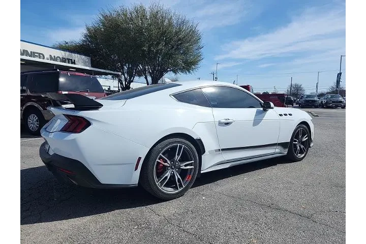 $27998 : Ford Mustang 2024 EcoBoost 2 image 3