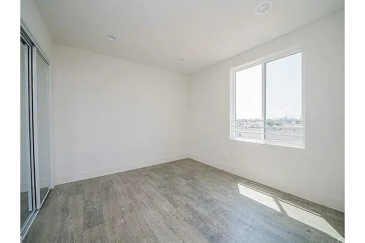 $3095 : Beautiful Home 3B/2B image 6