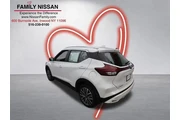 $17505 : Nissan Kicks 2024 SV 4dr Cro thumbnail