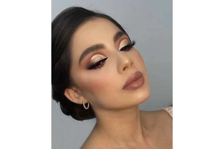 INSTRUCTORA(e)S CURSOS BELLEZA image 2