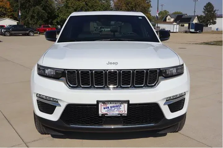 $39990 : Jeep Grand Cherokee 2024 4x4 image 2