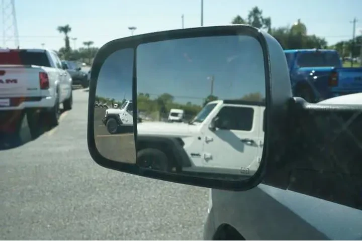 $28995 : Ram 1500 Classic 2023 4x4 SL image 10