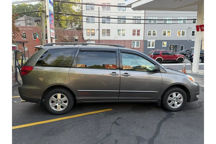 $5995 : 2005 Sienna CE image 6
