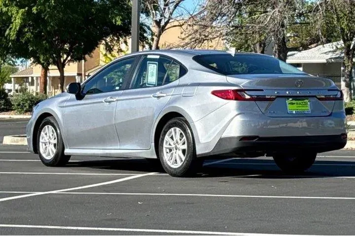 $25470 : Toyota Camry 2025 SE 4dr Sed image 3
